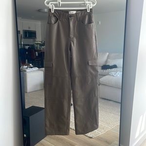 Abercrombie vegan leather cargo pants size 6 new with tags
